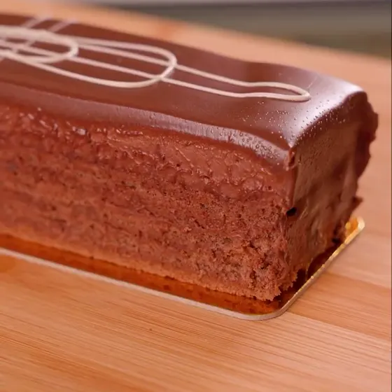 Fatia de bolo de chocolate